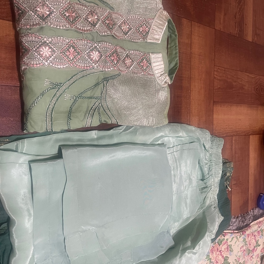 Sana safinaz Elegant Green Embroidered Long Sleeve Dress - Picture 10 of 10